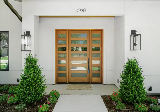 Photo 1 of Sale Pending at 10930 Beauty Ln, Dallas, TX 75229 | MLS# 21267111 | Listing updated on 2026-08-31
