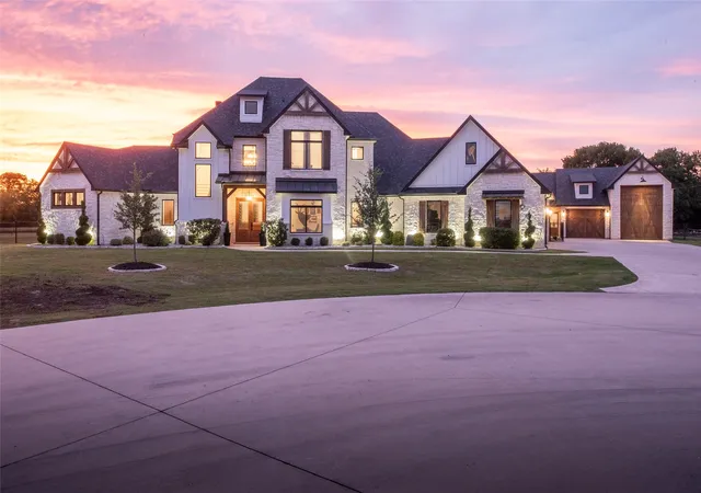 Photo 1 of Mansion for sale at 2900 Deer Run Trl, Farmersville, TX 75442 | MLS# 21232802 | Listing updated on 2026-09-12