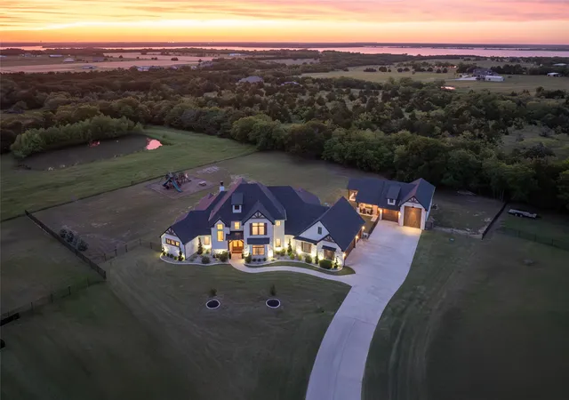 Photo 2 of Mansion for sale at 2900 Deer Run Trl, Farmersville, TX 75442 | MLS# 21232802 | Listing updated on 2026-09-12