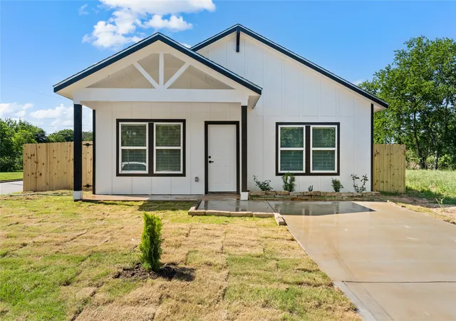 Single family home for sale at 700 Harlem, Waco, TX 76704 | MLS# 21267342