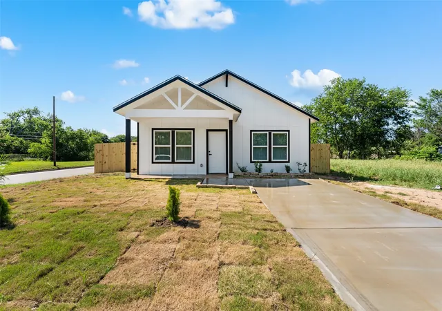 Photo 2 of Single family home for sale at 700 Harlem, Waco, TX 76704 | MLS# 21267342 | Listing updated on 2026-09-23