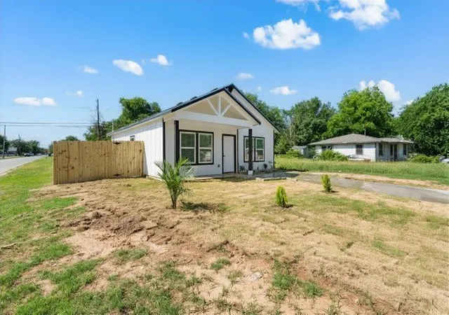 Photo 3 of Single family home for sale at 700 Harlem, Waco, TX 76704 | MLS# 21267342 | Listing updated on 2026-09-23