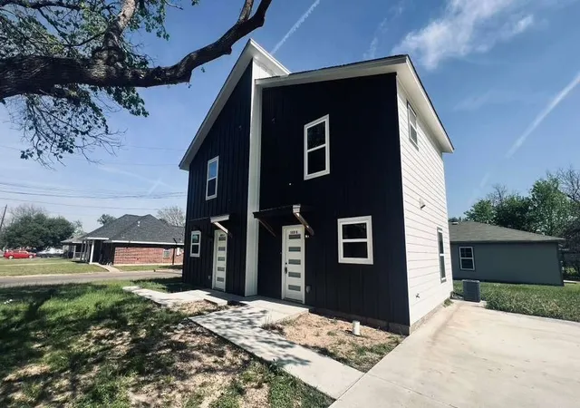 Photo 1 of Multi family home for sale at 1623 Seley Ave, Waco, TX 76704 | MLS# 21263796 | Listing updated on 2026-09-08