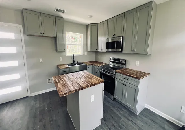 Photo 3 of Multi family home for sale at 1623 Seley Ave, Waco, TX 76704 | MLS# 21263796 | Listing updated on 2026-09-08