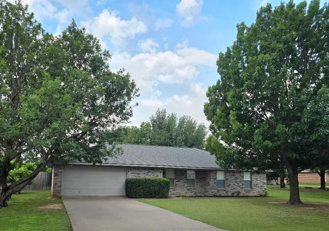 Photo 1 of Single family home for sale at 5324 Mission Cir, Granbury, TX 76049 | MLS# 21266800 | Listing updated on 2026-09-29