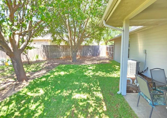Photo 4 of Single family home for sale at 5324 Mission Cir, Granbury, TX 76049 | MLS# 21266800 | Listing updated on 2026-09-29