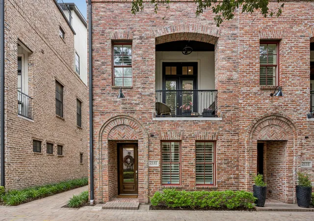Photo 2 of Townhouse for sale at 2141 Norlock Ln, Dallas, TX 75201 | MLS# 21263279 | Listing updated on 2026-09-13