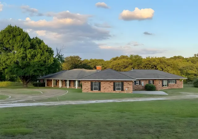 Photo 3 of Single family home for sale at 13001 Stonebridge Rd, Argyle, TX 76226 | MLS# 21267488 | Listing updated on 2026-10-01