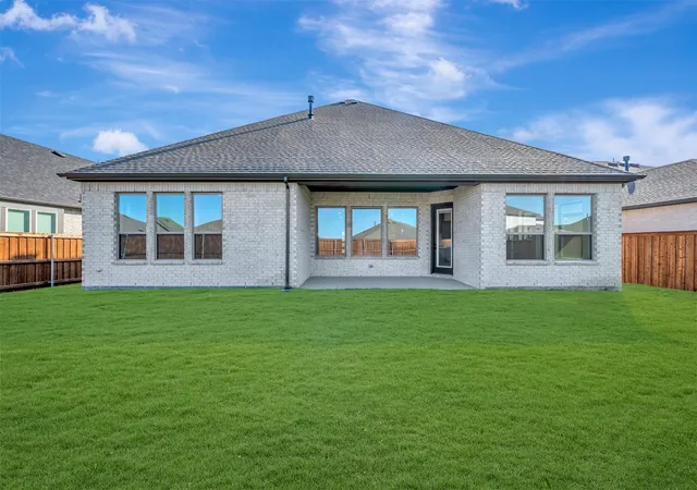 Photo 2 of Sale Pending at 721 Shinnery Oak Wy, Waxahachie, TX 75165 | MLS# 21268208 | Listing updated on 2026-09-14