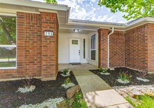 Photo 3 of Single family home for sale at 713 Bridgewater Ln, Mesquite, TX 75181 | MLS# 21268414 | Listing updated on 2026-09-10