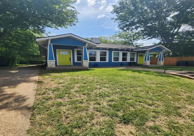 Single family home for sale at 208 N Waverly Dr #206-208, Dallas, TX 75208 | MLS# 21268134