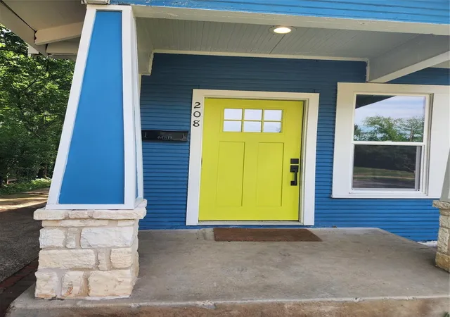 Photo 3 of Single family home for sale at 208 N Waverly Dr #206-208, Dallas, TX 75208 | MLS# 21268134 | Listing updated on 2026-09-09