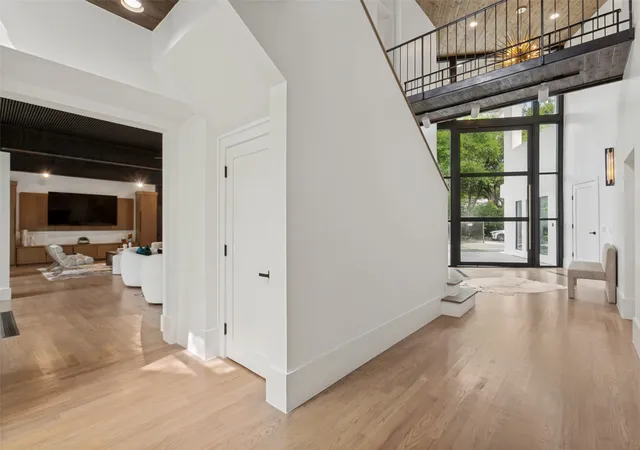 Photo 4 of Sale Pending at 9930 Strait Ln, Dallas, TX 75220 | MLS# 21264694 | Listing updated on 2026-09-09