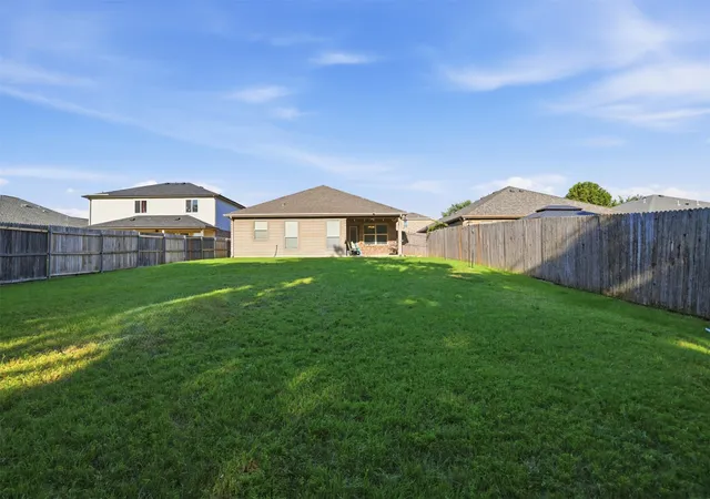Photo 3 of Single family home for sale at 914 Cottonwood Trl, Anna, TX 75409 | MLS# 21259863 | Listing updated on 2026-08-01