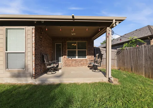 Photo 3 of Single family home for sale at 914 Cottonwood Trl, Anna, TX 75409 | MLS# 21259863 | Listing updated on 2026-08-01