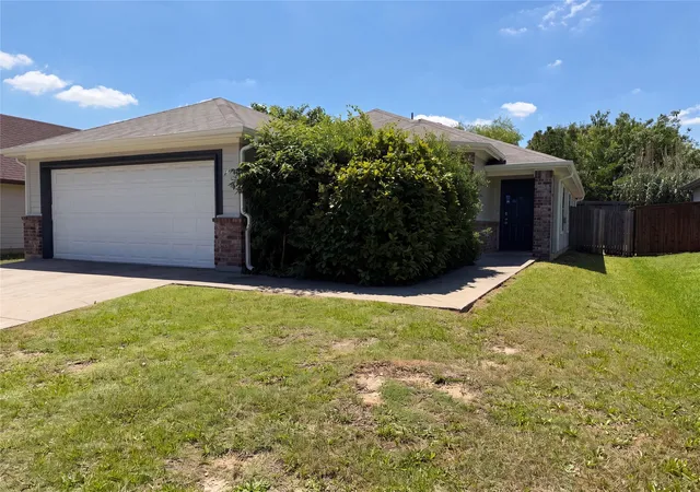 Photo 1 of Sale Pending at 2824 Saint Bernard Dr, Dallas, TX 75233 | MLS# 21268584 | Listing updated on 2026-09-11