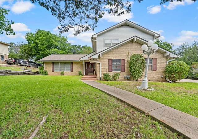 Photo 1 of Single family home for sale at 9547 Brookhollow Dr, Woodway, TX 76712 | MLS# 21268228 | Listing updated on 2026-09-11