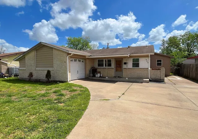 Photo 1 of Single family home for sale at 904 Miranda Dr, Mesquite, TX 75149 | MLS# 21267651 | Listing updated on 2026-09-15