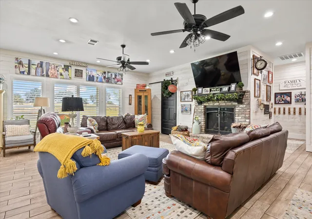 Photo 4 of Single family home for sale at 965 County Road 223, Stephenville, TX 76401 | MLS# 21267590 | Listing updated on 2026-09-08
