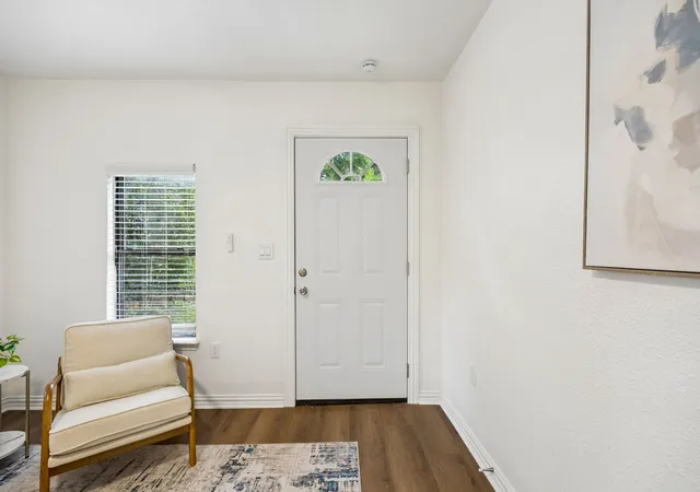 Photo 3 of Single family home for sale at 806 N Ruddell St, Denton, TX 76209 | MLS# 21268597 | Listing updated on 2026-09-03