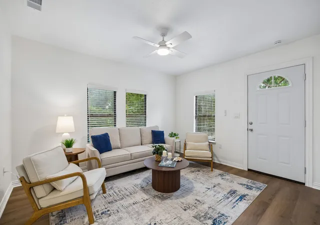 Photo 4 of Single family home for sale at 806 N Ruddell St, Denton, TX 76209 | MLS# 21268597 | Listing updated on 2026-09-03