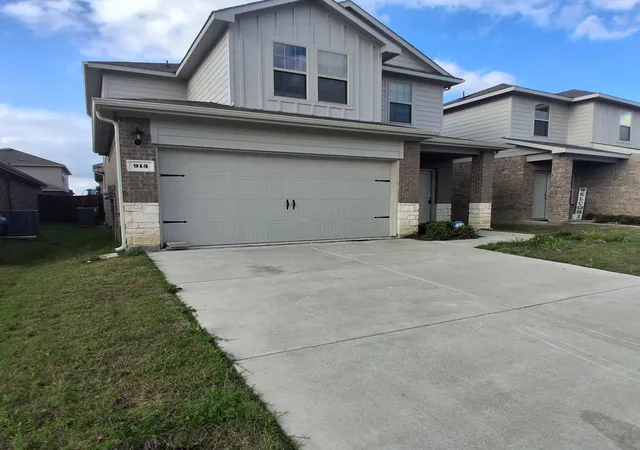 Photo 2 of Single family home for sale at 913 Country Rd, Royse City, TX 75189 | MLS# 21266549 | Listing updated on 2026-09-11