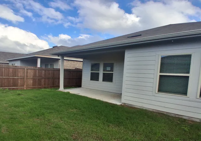 Photo 3 of Single family home for sale at 913 Country Rd, Royse City, TX 75189 | MLS# 21266549 | Listing updated on 2026-09-11