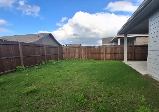 Photo 3 of Single family home for sale at 913 Country Rd, Royse City, TX 75189 | MLS# 21266549 | Listing updated on 2026-09-11
