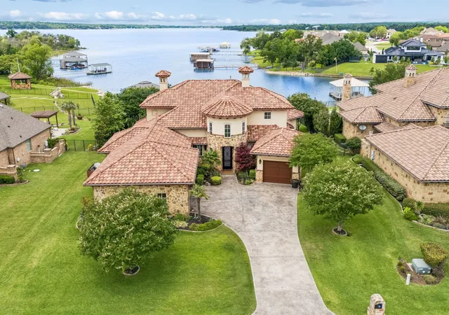 Photo 1 of Single family home for sale at 6212 Lakeside Dr, Fort Worth, TX 76179 | MLS# 21259777 | Listing updated on 2026-09-10