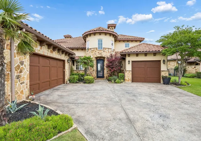 Photo 2 of Single family home for sale at 6212 Lakeside Dr, Fort Worth, TX 76179 | MLS# 21259777 | Listing updated on 2026-09-10