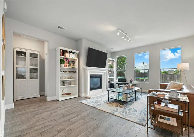 Photo 3 of Single family home for sale at 1160 Red Hawk Ln, Forney, TX 75126 | MLS# 21267162 | Listing updated on 2026-09-25