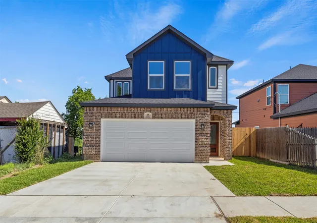 Photo 1 of Single family home for sale at 1517 Avenue D, Fort Worth, TX 76104 | MLS# 21264056 | Listing updated on 2026-09-11