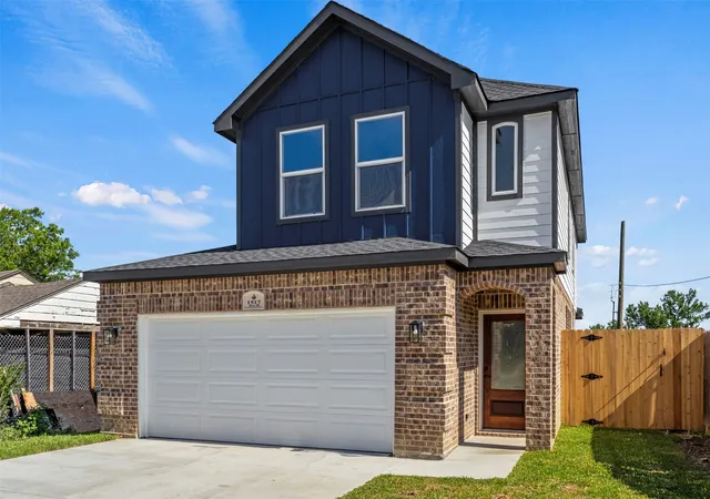 Photo 2 of Single family home for sale at 1517 Avenue D, Fort Worth, TX 76104 | MLS# 21264056 | Listing updated on 2026-09-11