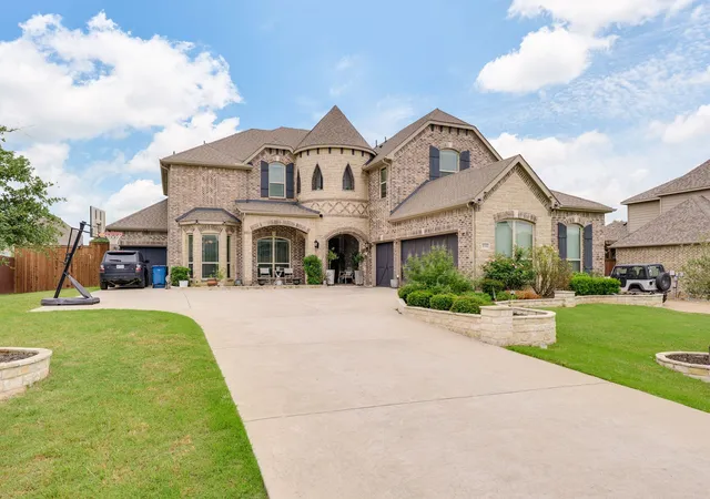 Photo 2 of Single family home for sale at 116 Thoroughbred Dr, Hickory Creek, TX 75065 | MLS# 21267079 | Listing updated on 2026-09-14