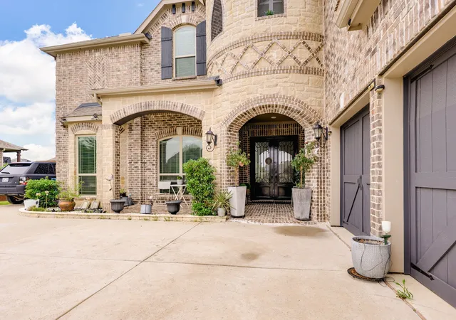 Photo 3 of Single family home for sale at 116 Thoroughbred Dr, Hickory Creek, TX 75065 | MLS# 21267079 | Listing updated on 2026-09-14