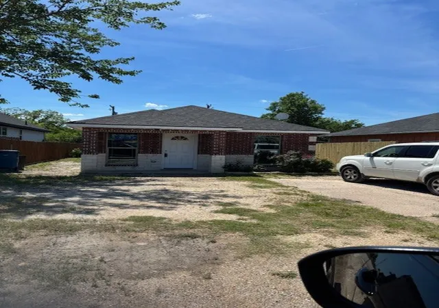 Photo 1 of Single family home for sale at 104 S Wall St, Itasca, TX 76055 | MLS# 21268613 | Listing updated on 2026-09-13