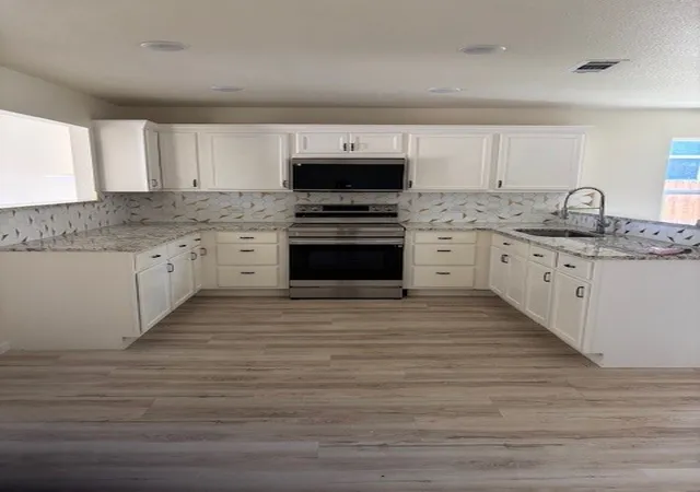 Photo 2 of Single family home for sale at 104 S Wall St, Itasca, TX 76055 | MLS# 21268613 | Listing updated on 2026-09-13