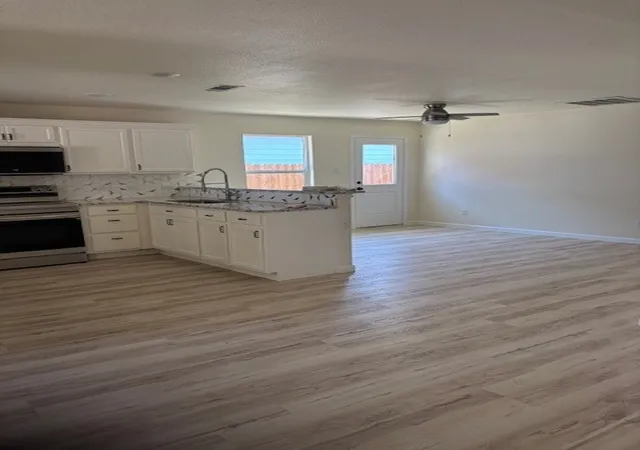 Photo 3 of Single family home for sale at 104 S Wall St, Itasca, TX 76055 | MLS# 21268613 | Listing updated on 2026-09-13