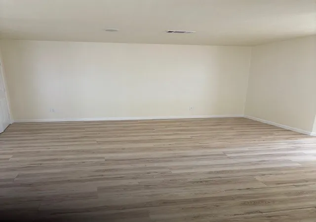 Photo 4 of Single family home for sale at 104 S Wall St, Itasca, TX 76055 | MLS# 21268613 | Listing updated on 2026-09-13