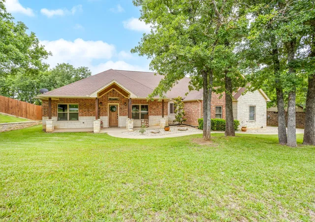 Photo 1 of Single family home for sale at 116 Flat Foot, Stephenville, TX 76401 | MLS# 21269219 | Listing updated on 2026-09-11
