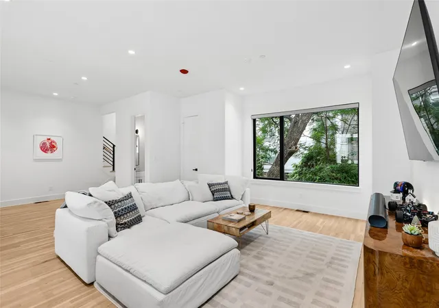 Photo 2 of Condo for sale at 2633 Reagan #105, Dallas, TX 75219 | MLS# 21243797 | Listing updated on 2026-07-30