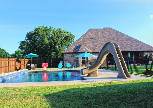 Photo 3 of Single family home for sale at 2601 Ne 23Rd St, Mineral Wells, TX 76067 | MLS# 21267465 | Listing updated on 2026-09-09
