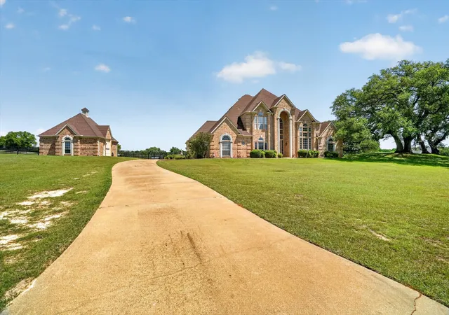 Photo 3 of Single family home for sale at 175 N Boyce Ln, Fort Worth, TX 76108 | MLS# 21269597 | Listing updated on 2026-09-14