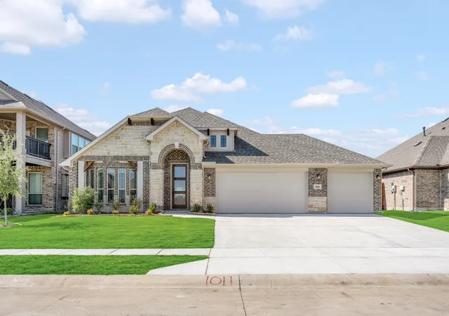 Photo 1 of Single family home for sale at 1011 Stonehaven Dr, Justin, TX 76247 | MLS# 21269547 | Listing updated on 2026-09-14