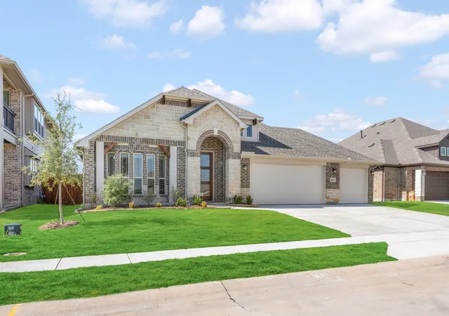 Photo 3 of Single family home for sale at 1011 Stonehaven Dr, Justin, TX 76247 | MLS# 21269547 | Listing updated on 2026-09-14