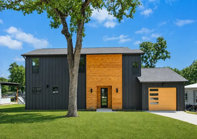 Photo 2 of Single family home for sale at 162 Lowe Dr, Mabank, TX 75156 | MLS# 21268377 | Listing updated on 2026-07-30