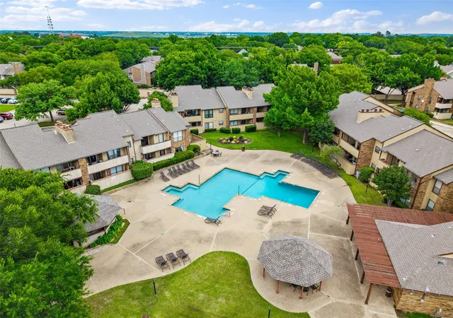 Photo 2 of Condo for sale at 1212 Horizon Trl #3621, Arlington, TX 76011 | MLS# 21268976 | Listing updated on 2026-09-28