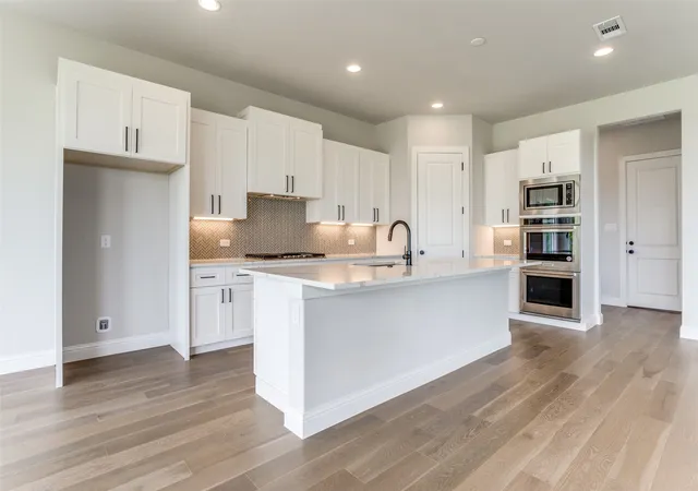 Photo 4 of Sale Pending at 805 Concord Ct, Nevada, TX 75173 | MLS# 21270080 | Listing updated on 2026-09-18