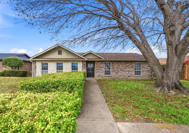 Photo 1 of Sale Pending at 905 Brookhaven Dr, Lancaster, TX 75134 | MLS# 21270079 | Listing updated on 2026-07-30