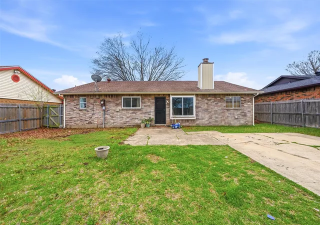Photo 2 of Sale Pending at 905 Brookhaven Dr, Lancaster, TX 75134 | MLS# 21270079 | Listing updated on 2026-07-30
